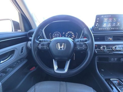 Used 2024 Honda Pilot Touring image 28