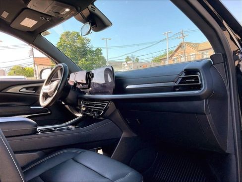 Used 2024 Chevrolet Traverse LT AWD/4WD image 14
