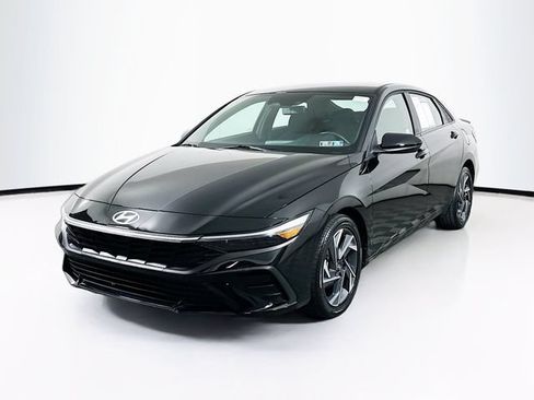 Certified 2025 Hyundai Elantra SEL FWD image 3