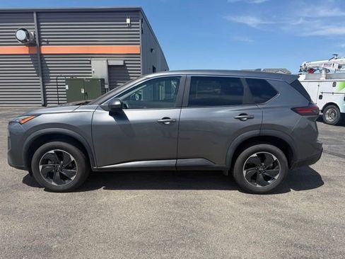 Used 2024 Nissan Rogue SV AWD/4WD image 4
