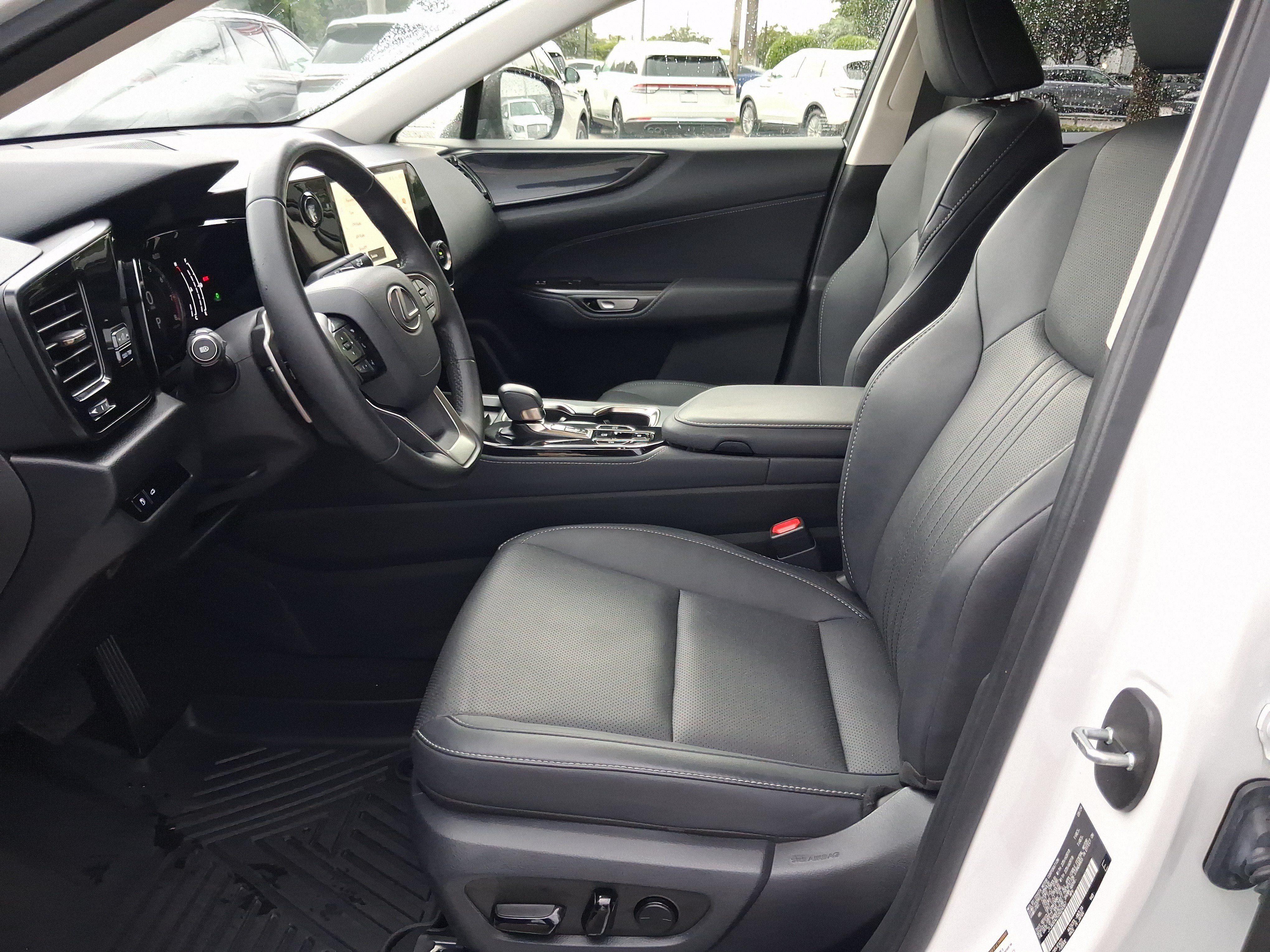 Used 2025 Lexus NX 250 FWD w/ Towing Package (2000 Lbs) image 12