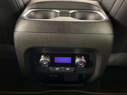 Used 2025 GMC Acadia AT4 image 12