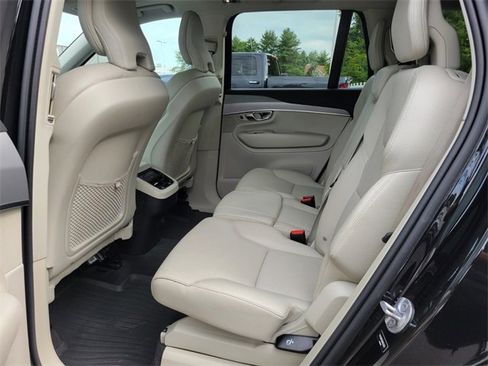 Used 2022 Volvo XC90 T5 Momentum w/ Climate Package image 18