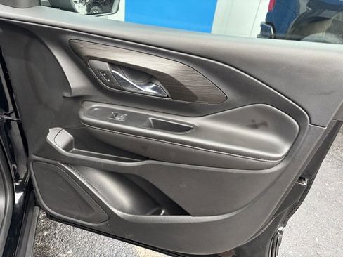 Used 2023 GMC Terrain SLT image 19