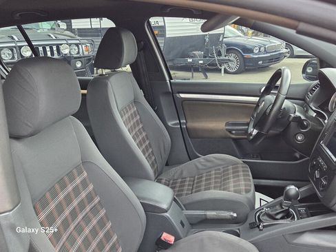 Used 2009 Volkswagen GTI 4-Door FWD image 15