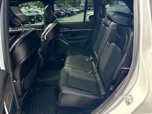 Used 2023 Jeep Grand Cherokee Overland w/ Luxury Tech Group IV AWD/4WD image 13