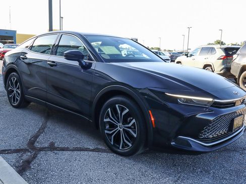 Used 2024 Toyota Crown XLE image 3