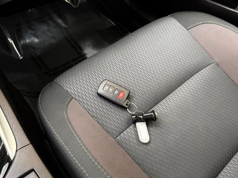 Used 2018 Toyota Corolla SE w/ SE Premium Package FWD image 34