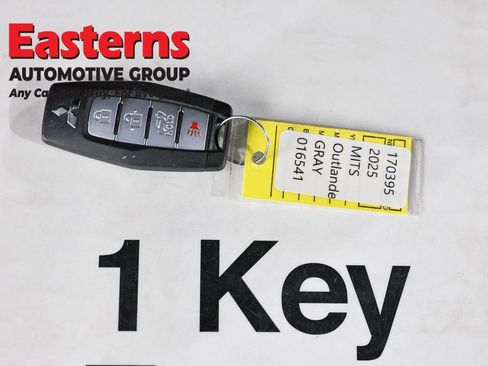 Used 2025 Mitsubishi Outlander SE AWD/4WD image 25