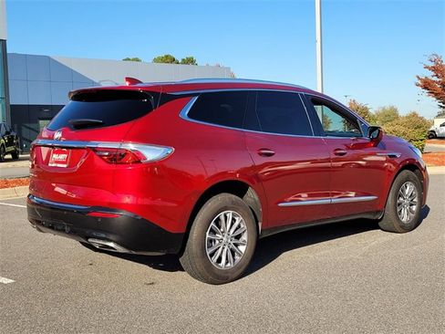 Used 2024 Buick Enclave Premium image 3