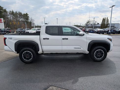 Used 2024 Toyota Tacoma TRD Off-Road AWD/4WD image 7