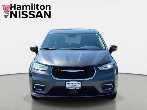 Used 2023 Chrysler Pacifica Touring-L FWD image 6