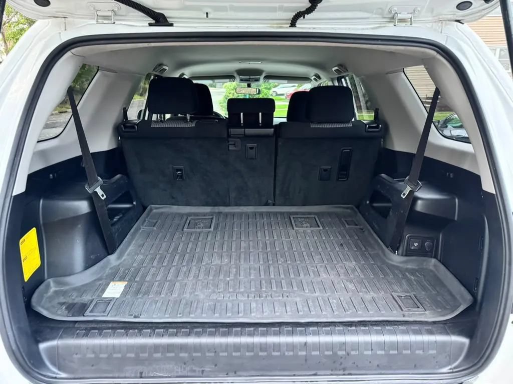 Used 2018 Toyota 4Runner SR5 AWD/4WD image 12