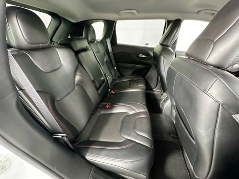 Used 2022 Jeep Cherokee Trailhawk AWD/4WD image 25