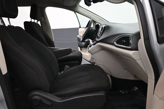 Used 2023 Chrysler Voyager LX FWD image 22
