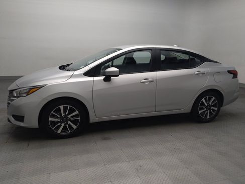 Used 2025 Nissan Versa SV FWD image 2
