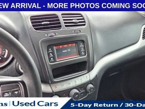 Used 2019 Dodge Journey SE FWD image 17