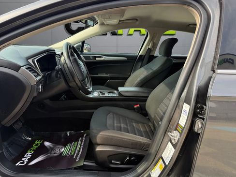 Used 2019 Ford Fusion SE FWD image 16