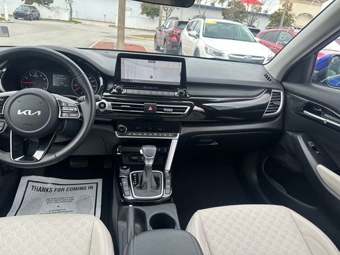 Used 2023 Kia Seltos EX image 22