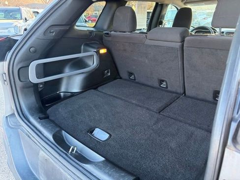 Used 2018 Jeep Cherokee Latitude w/ Altitude Package image 9