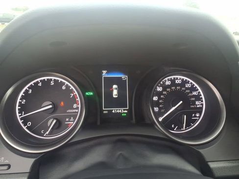 Used 2024 Toyota Camry SE image 5