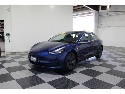 Used 2019 Tesla Model 3 Standard Range Plus image 15