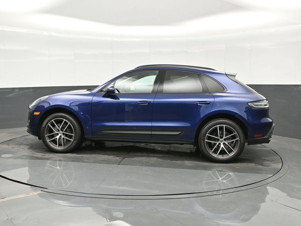 Certified 2026 Porsche Macan AWD/4WD image 2