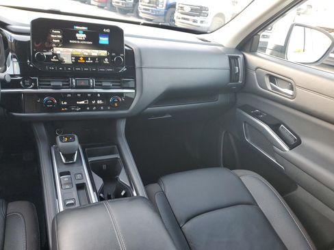 Used 2025 Nissan Pathfinder SL image 20