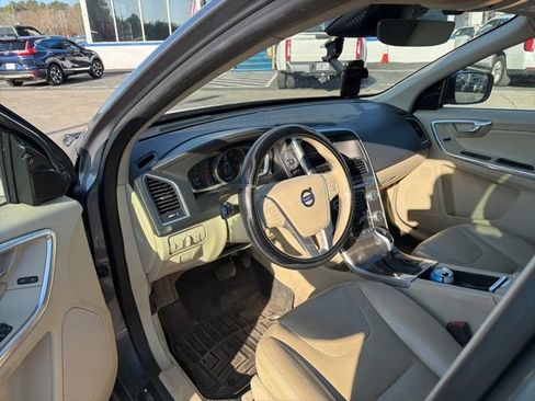 Used 2016 Volvo XC60 T5 Platinum image 16