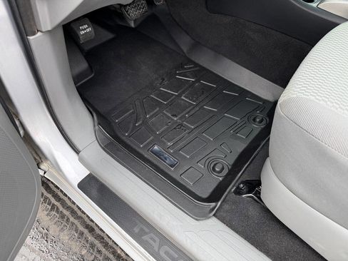 Used 2012 Toyota Tacoma 4x4 Double Cab w/ SR5 Pkg image 9