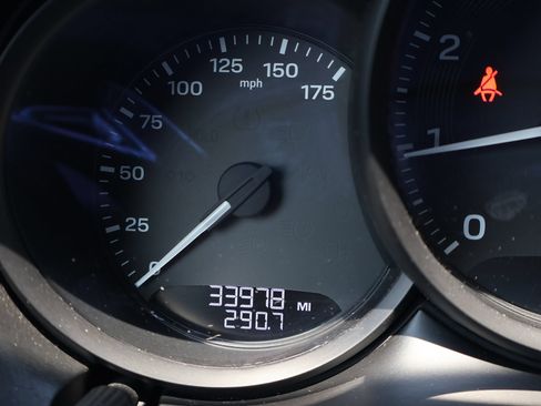 Certified 2023 Porsche Macan Turbo AWD/4WD image 22