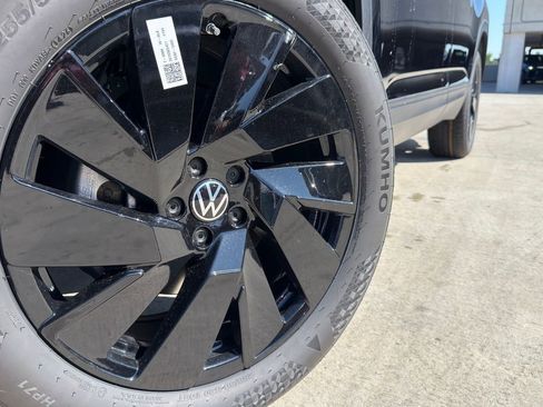 New 2026 Volkswagen Atlas SE FWD image 4