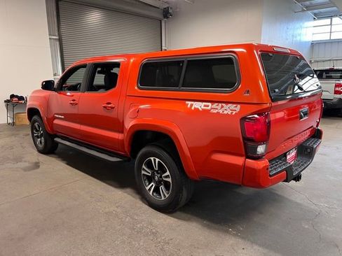 Used 2018 Toyota Tacoma TRD Sport w/ Technology Package image 5
