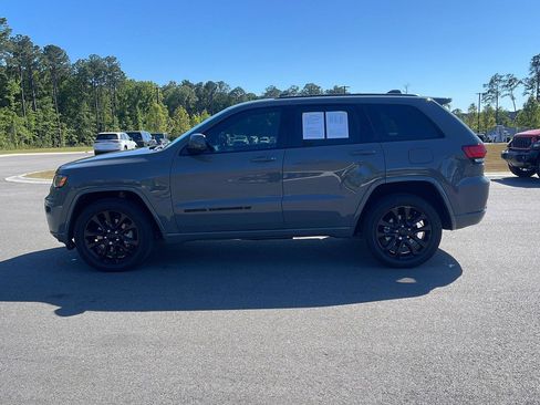 Used 2022 Jeep Grand Cherokee Laredo X AWD/4WD image 4
