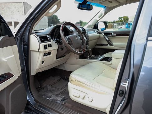 Used 2015 Lexus GX 460 w/ Premium Package AWD/4WD image 3