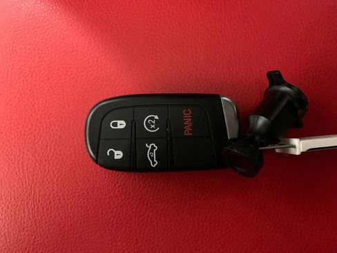 Used 2018 Chrysler 300 S image 35