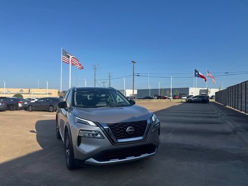 Certified 2023 Nissan Rogue Platinum w/ Platinum Premium Package AWD/4WD image 2