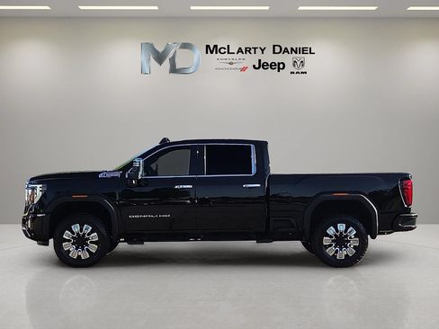 Used 2025 GMC Sierra 2500 Denali w/ Technology Package AWD/4WD image 3
