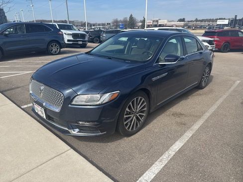 Used 2017 Lincoln Continental Select image 1