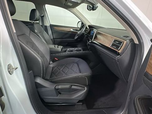 Used 2024 Volkswagen Atlas SE AWD/4WD image 31