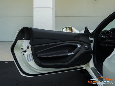Used 2022 Ferrari F8 Tributo image 25