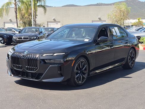 Used 2025 BMW i7 eDrive50 w/ M Sport Package RWD image 5