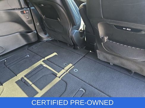 Used 2025 Chrysler Pacifica Limited image 12