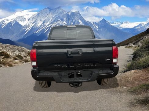 Used 2019 Toyota Tacoma TRD Sport w/ TRD Premium Sport Package image 4