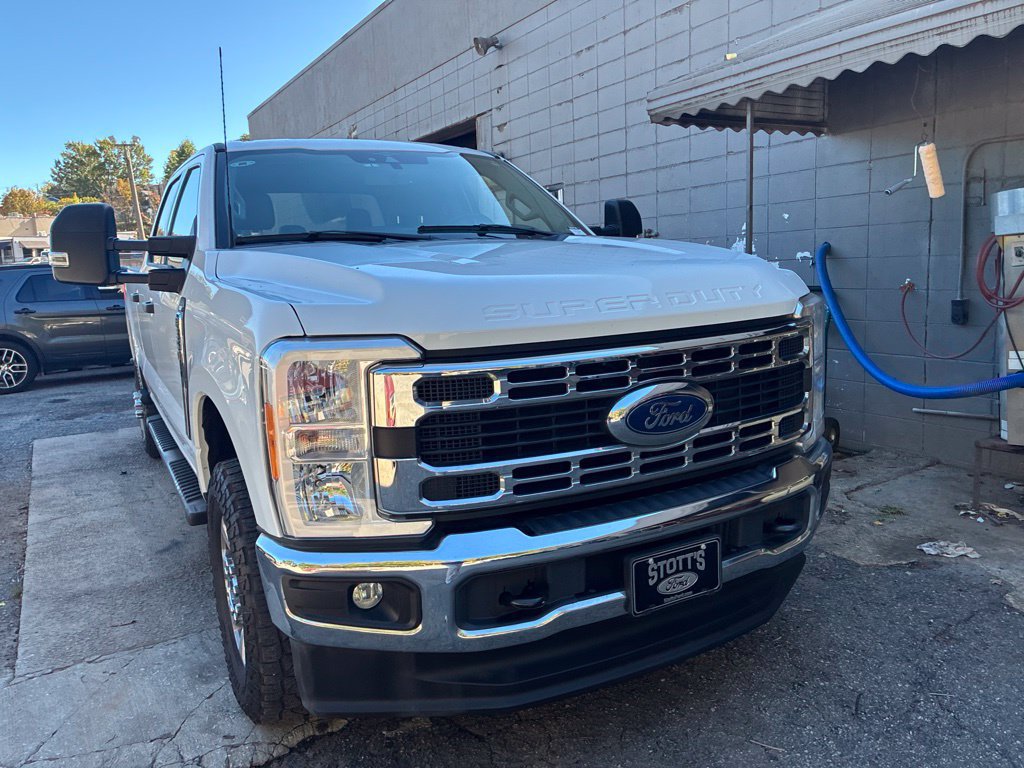 Used 2023 Ford F350 XLT AWD/4WD image 2