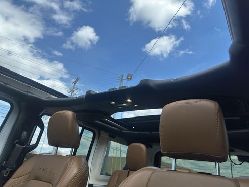 Used 2022 Jeep Wrangler Unlimited Sahara w/ Cold Weather Group image 18