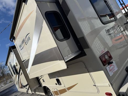 Used 2016 Ford E-450 and Econoline 450 Super Duty w/ Motorhome Prep Package image 15