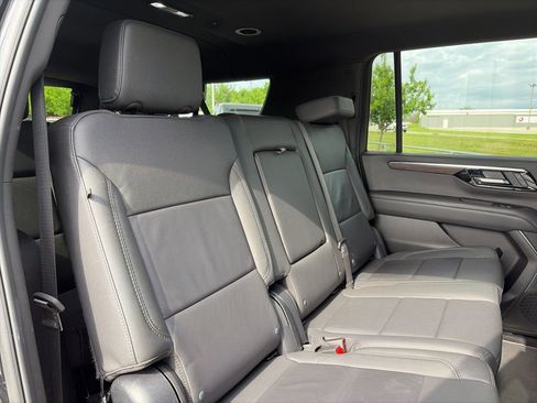 Used 2025 Chevrolet Suburban Z71 AWD/4WD image 35