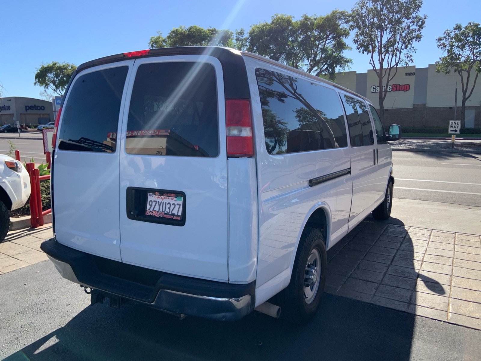 Used 2017 Chevrolet Express 3500 LT w/ LT Preferred Equipment Group RWD image 5
