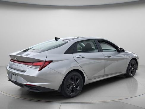 Used 2022 Hyundai Elantra SEL FWD image 7